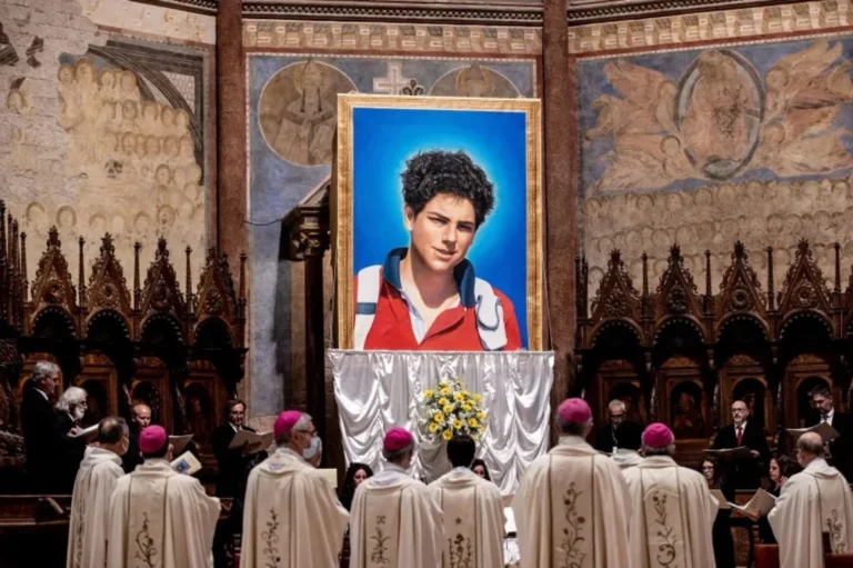 Carlo Acutis, «el influencer de Dios», se convierte en el primer santo «millennial»