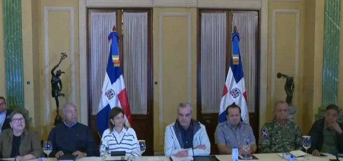 Gobierno-mantiene-suspension-laboral-y-docente-por-efectos-de-la-tormenta-Melissa-12-provincias-en-alerta-roja