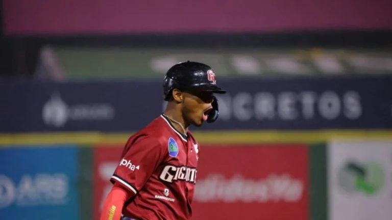 Gigantes golpean a Leones y pasan al tercer lugar en la liga dominicana