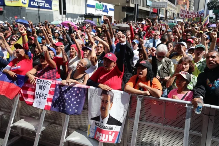 Chavistas exigen con «gran marcha» en Caracas la libertad de Maduro, detenido en EE.UU.