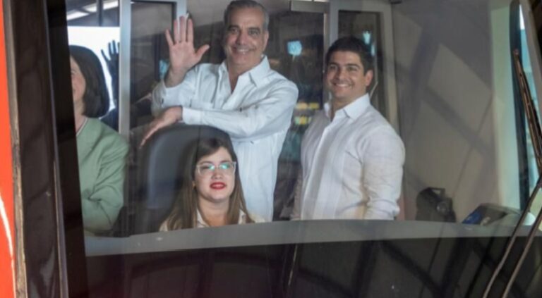 Presidente Abinader pone en marcha Línea 2C del Metro de Santo Domingo