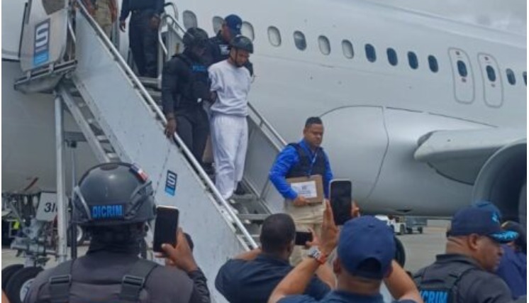 Reciben extraditado de EEUU a Ismael Ceballo Pérez, acusado de homicidios y otros crímenes en el país