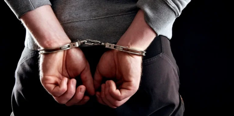 Apresan inspector migratorio exigió pago de US$200.00 a dos extranjeros en el AILA