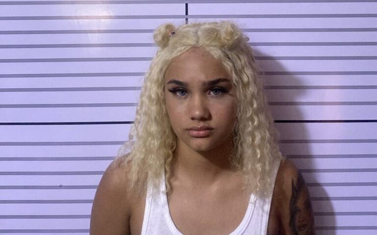Policía apresa en flagrante delito a “Macha” y otros dos jóvenes; ocupan dos armas de fuego y una jeepeta en Boca Chica.