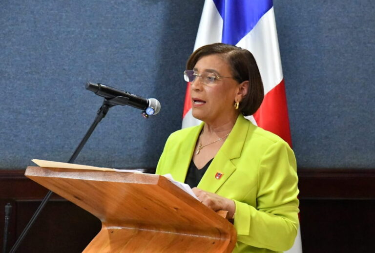 La alcaldesa de La Vega condena “ecocidio” tras tala masiva de árboles en comunidades del Santo Cerro