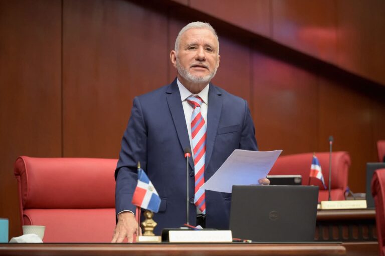 Antonio Taveras renuncia al PRM y se declara senador independiente