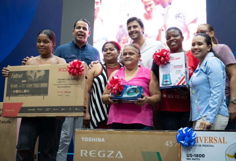 Raymond Rodríguez celebra el día de las madres; más de 700 mujeres respaldan su labor social en la capital