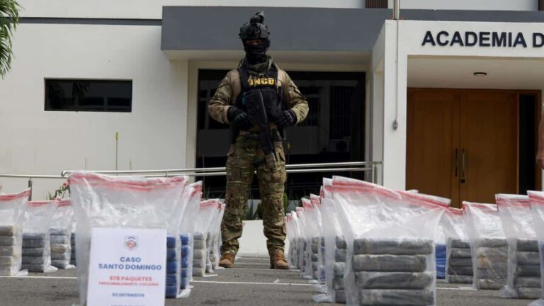 Decomisan 978 paquetes de cocaína y captura a tres venezolanos