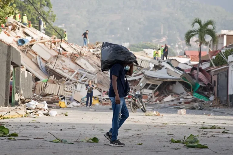 Ascienden a 920 los muertos y 3.360 los heridos en Venezuela tras el doble terremoto
