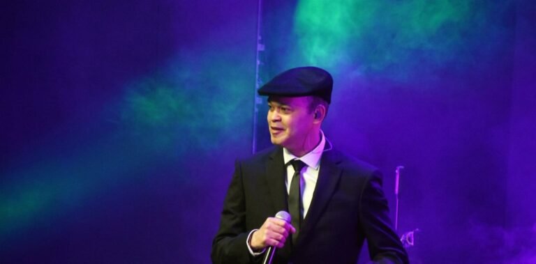 Muere cantante y compositor Alex Bueno