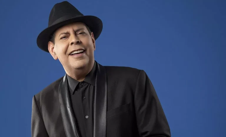 Fernando Villalona evoluciona favorablemente, según su esposa