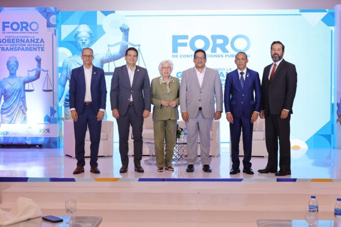 Participantes en Foro Fortaleciendo la Gobernanza